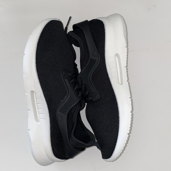 NIB Black Sneaker by Fashion Nova Just like Lightening Runner Size:9 - Picture 6 of 7